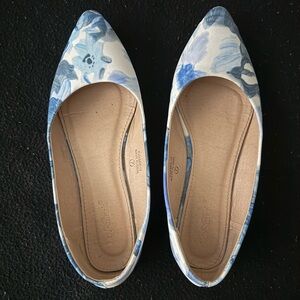 Blue flower flats